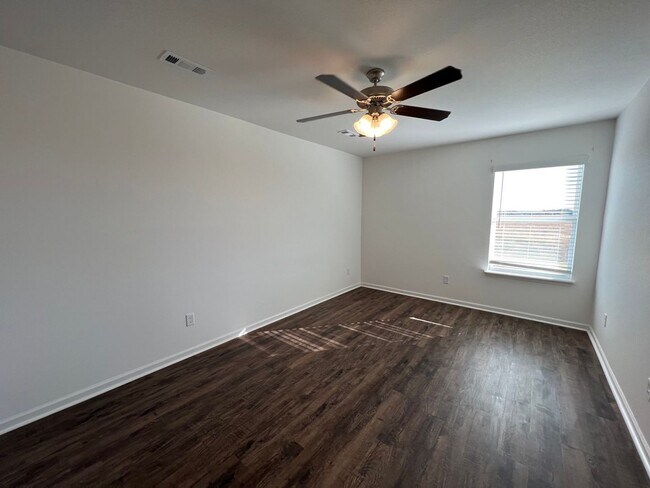 Building Photo - New 3 Bedroom Townhome ($999 Per Month)
