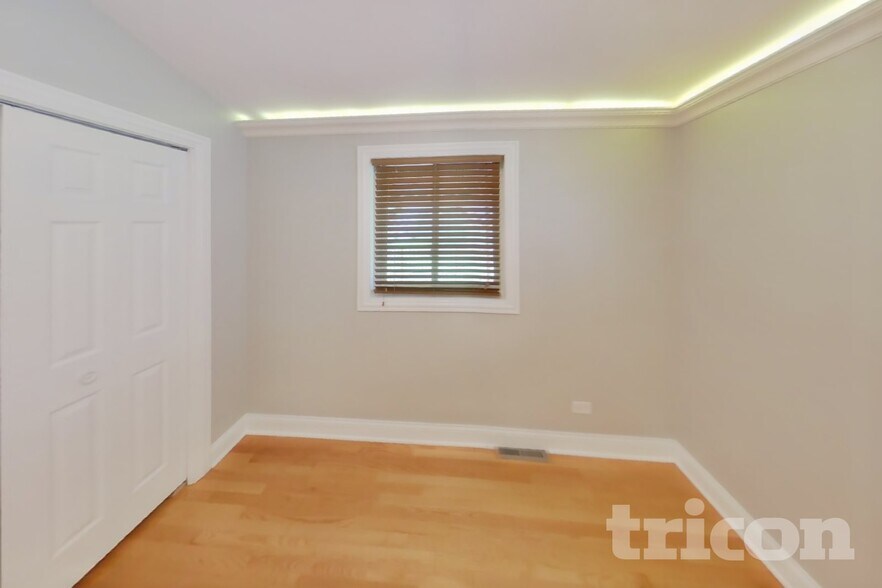 Building Photo - 1421 Redwood Dr