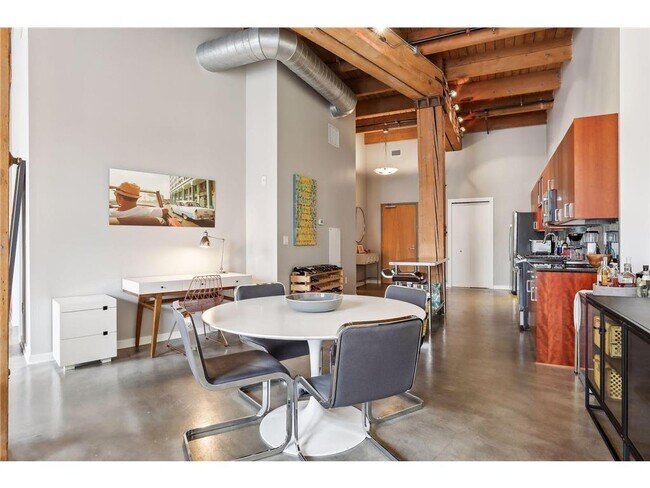 Building Photo - 404 N Washington Ave