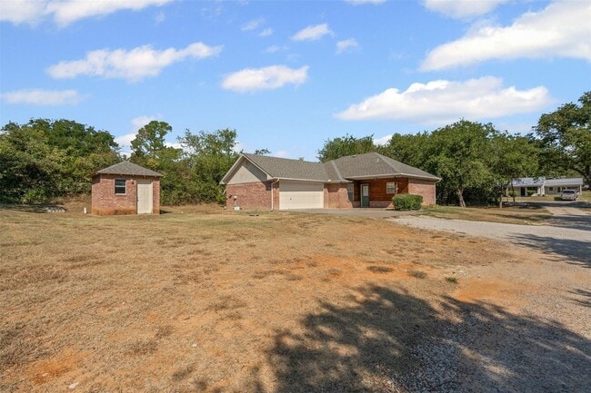 Building Photo - Charming Home In Weatherford