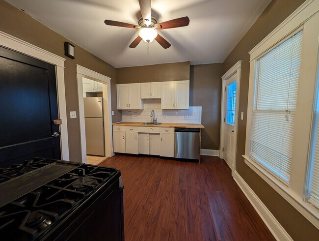 Building Photo - 1560 Coutant Ave