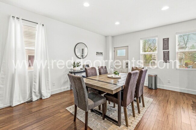 Building Photo - 1619 N Tacoma Ave