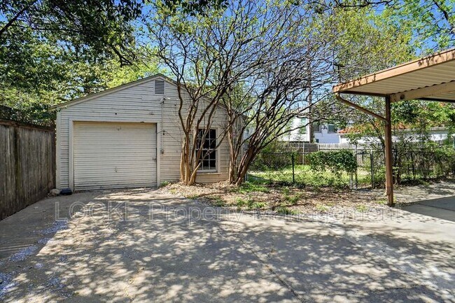 Building Photo - 3304 Cockrell Ave