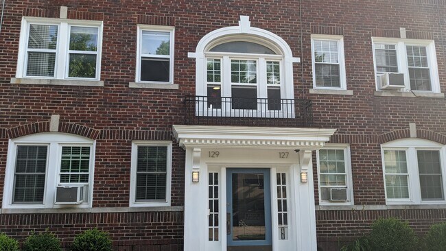 Building Photo - 131 E 46th St