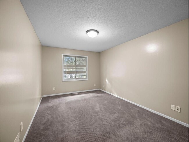 Building Photo - 5535 Lindsay St