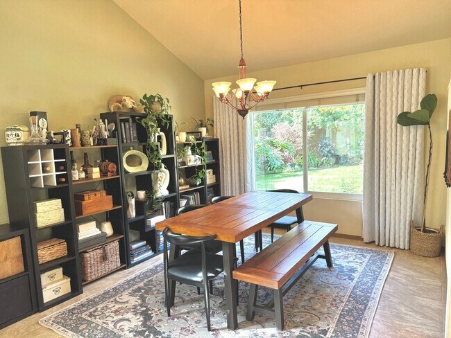 Building Photo - Spacious and modern 3 bedroom home within the prestigious Terraces of Cantebria subdivision.