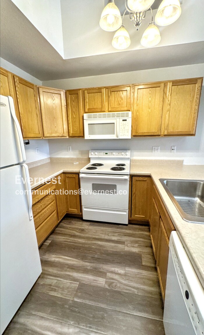 Building Photo - 2860 W Centennial Dr