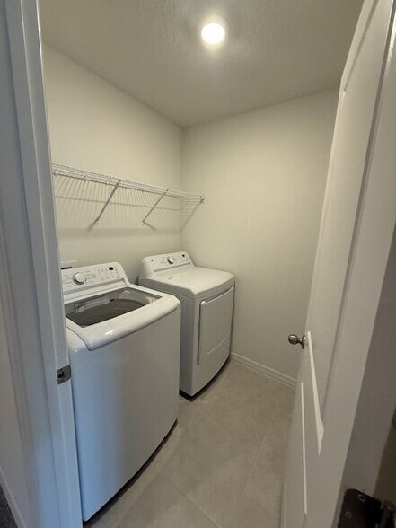 Building Photo - 5236 Luisa Ct