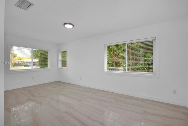 Building Photo - 13840 SW 74th Ave