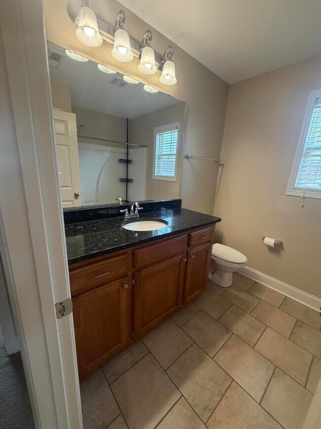 Building Photo - 2850 Foxcroft Cir