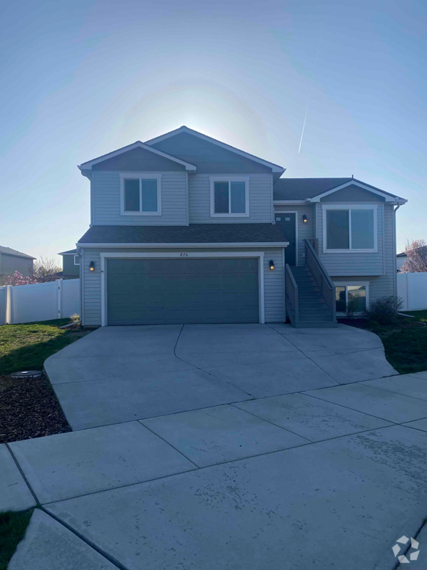 Building Photo - 816 S Hazelwood Ct
