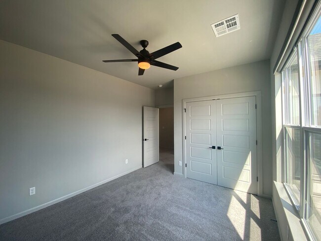 Building Photo - Beautiful contemporary 2-story home with 3 bedrooms and 2 bathrooms in Addison Creek.