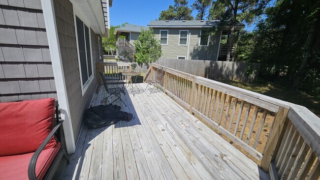 Building Photo - 102 W Windjammer Rd