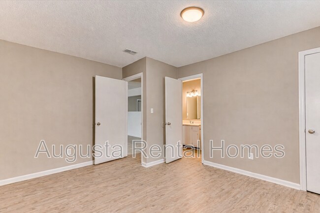 Building Photo - 3033 Old Powderhouse Rd