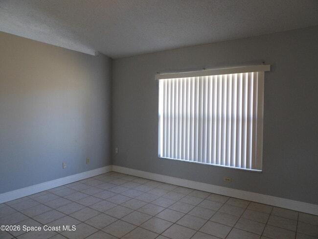 Building Photo - 1006 Locust Ave NW