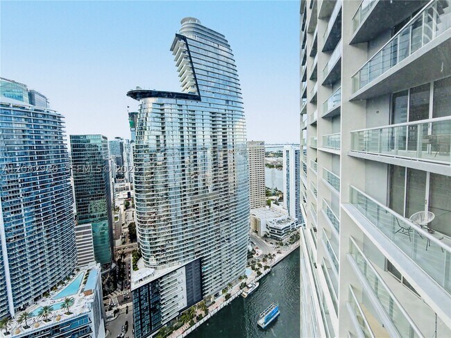 Building Photo - 475 Brickell Ave