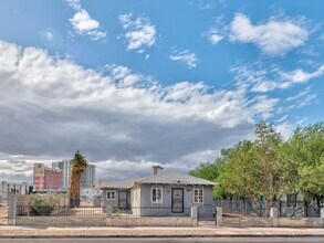 Building Photo - 339 N 10th St