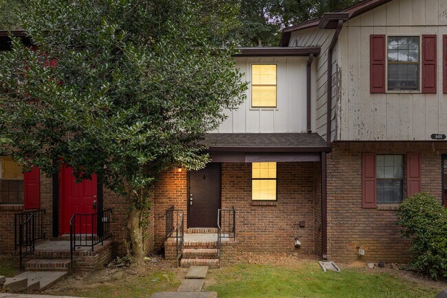 Building Photo - 646 Valley Crest Dr