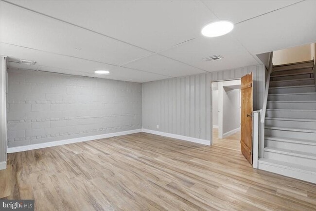 Building Photo - 5024 8th Rd S