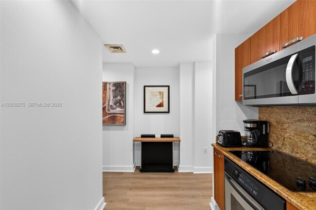 Building Photo - 1395 Brickell Ave