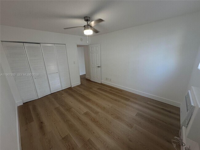 Building Photo - 505 NE 30th St