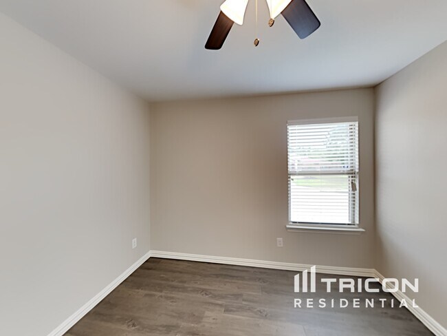 Building Photo - 1662 Pompano Beach Dr