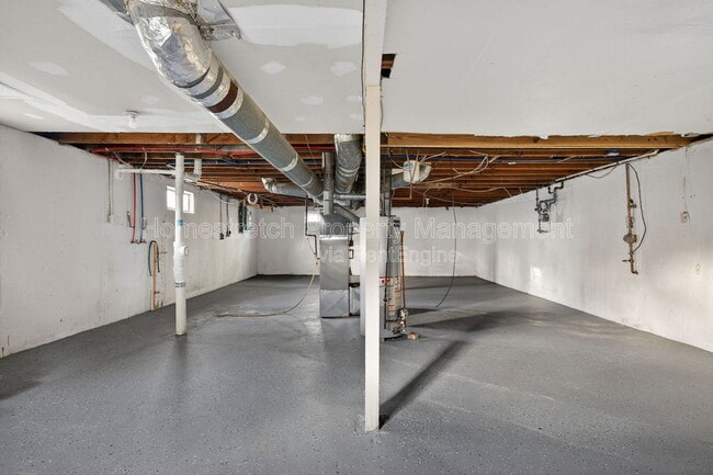 Building Photo - 9855 Medford Dr