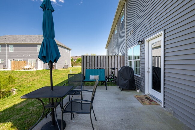 Building Photo - 631 NE Bellingham Dr