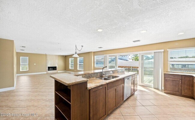 Building Photo - 335 Arrowhead Ln