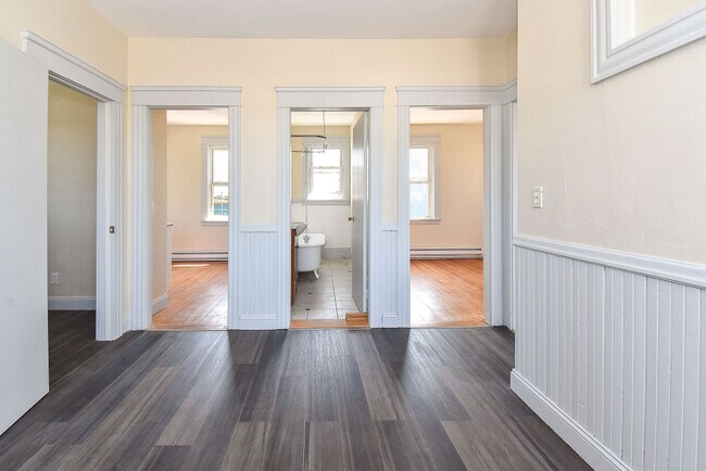 Building Photo - 979 Mineral Spring Ave