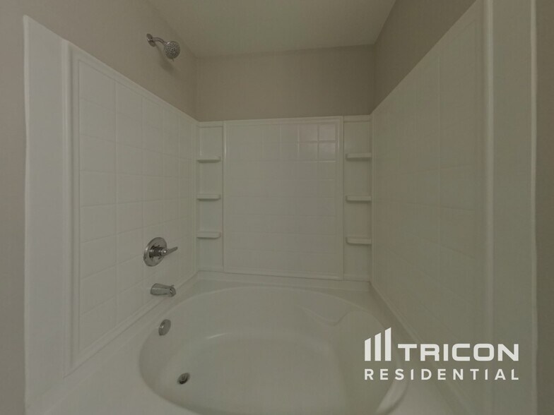 Building Photo - 4604 Montelena Dr
