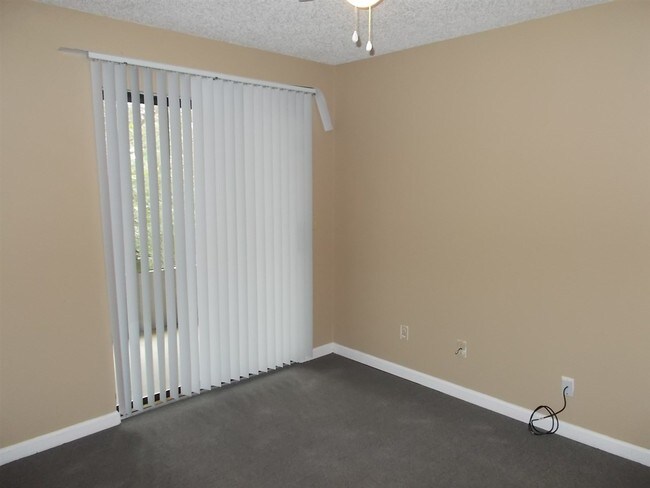 Building Photo - 1103 Greentree Ct