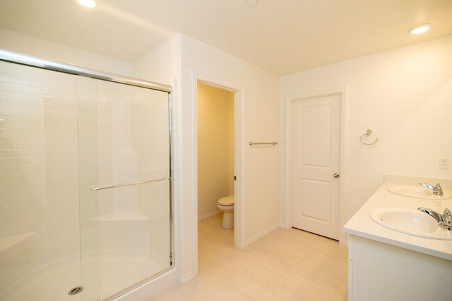 Building Photo - Brand New 3 Bed / 3 Bath Townhome In River...