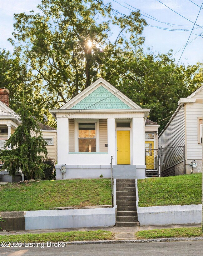 Building Photo - 813 Swan St