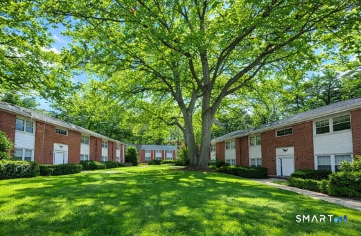 Building Photo - 949 Hopmeadow St