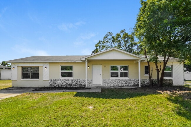 Primary Photo - 206 Yale Dr