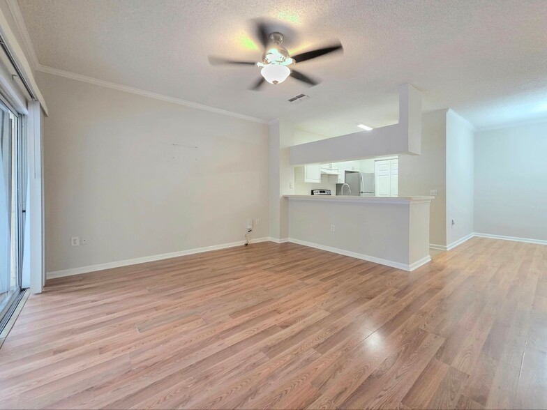 Building Photo - 1323 Arbor Lakes Cir