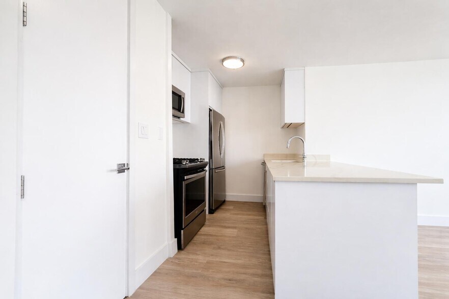 Building Photo - 1735 York Ave