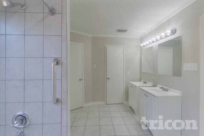 Building Photo - 3521 Kirby Creek Dr