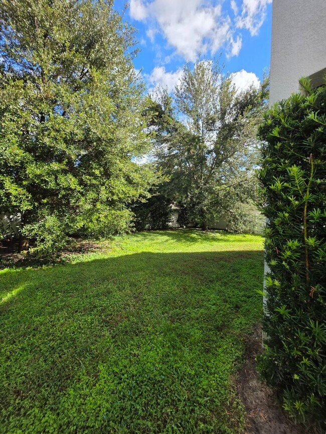 Building Photo - Modern Luxury Townhome in Prime Downtown Orlando Location