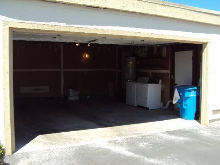 Building Photo - 8071 Park Villa Cir