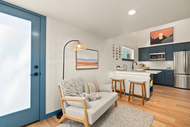 Building Photo - 960 NE Norton Ave