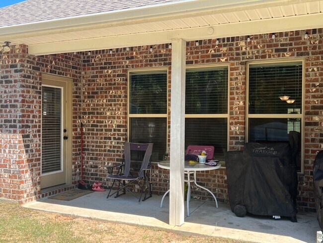 Building Photo - Exceptional 4 Bedroom in Milton