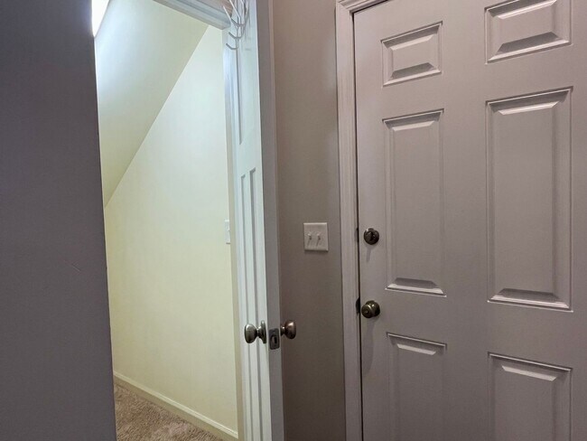 Building Photo - Deer Creek - 4BR/ 2 story/ 2500+SQFT
