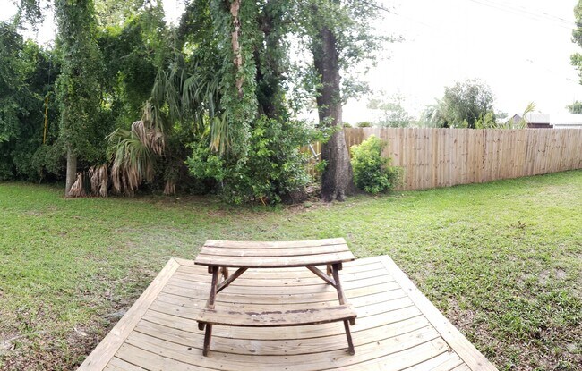 Building Photo - Garden Manor