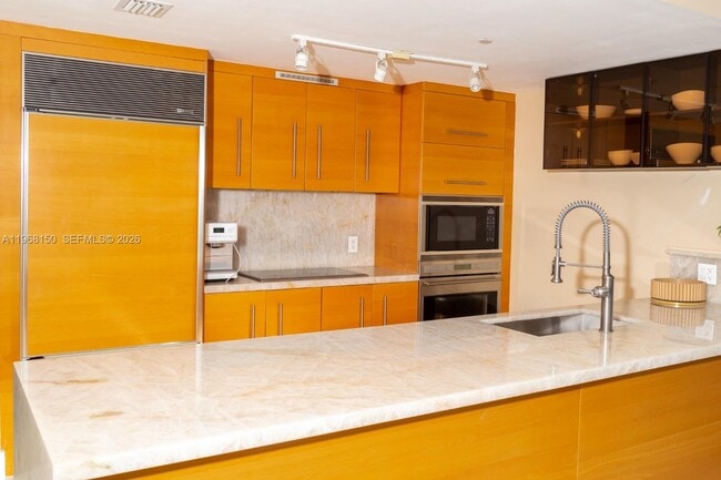 Building Photo - 465 Brickell Ave