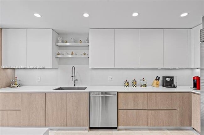 Building Photo - 6124 Paradise Point Dr