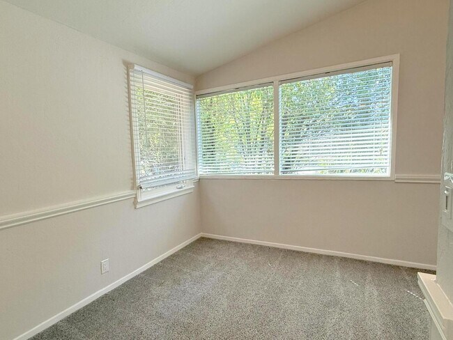 Building Photo - Sprawling Westside Walnut Creek Ranch Home...