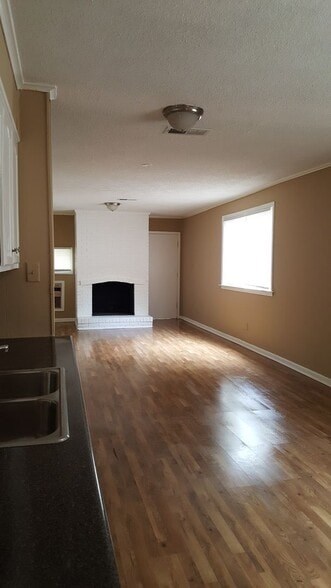 Building Photo - 1390 Grand St