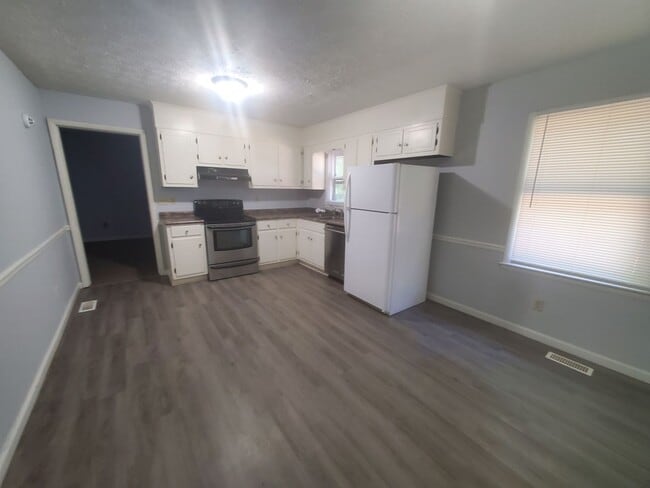 Building Photo - 4742 Belford Rd